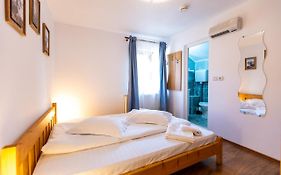 Mountain Rose Vila